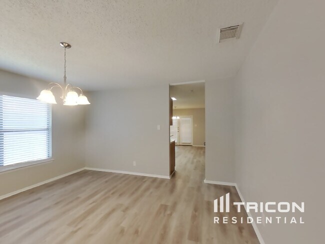 Building Photo - 9231 Chinon