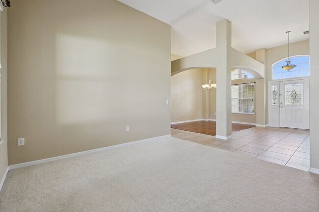 Foto del edificio - Spacious 4-Bedroom Gem with 3 Baths and 2238 Sq Ft of Comfort in Clermont!