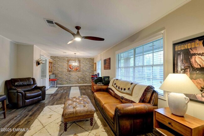 Foto del edificio - 108 Frances Ave