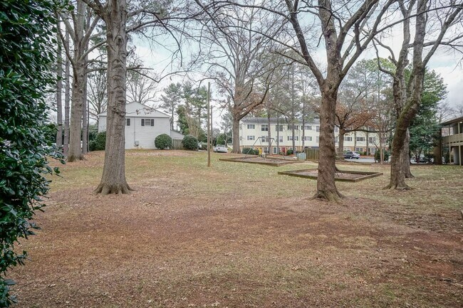 Building Photo - Newly Remodeled Two Bedroom Home!