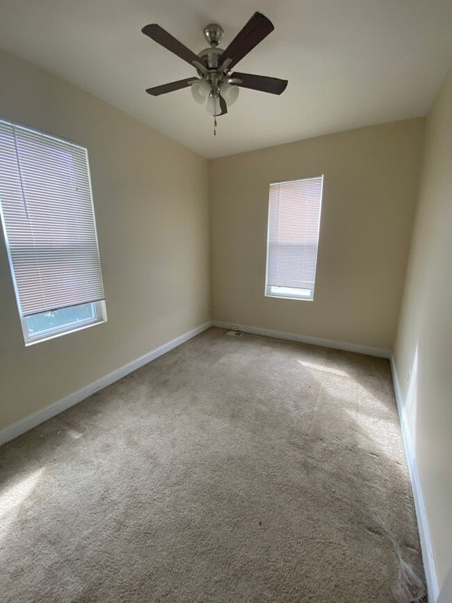 Foto del edificio - Large Home in Park Hills