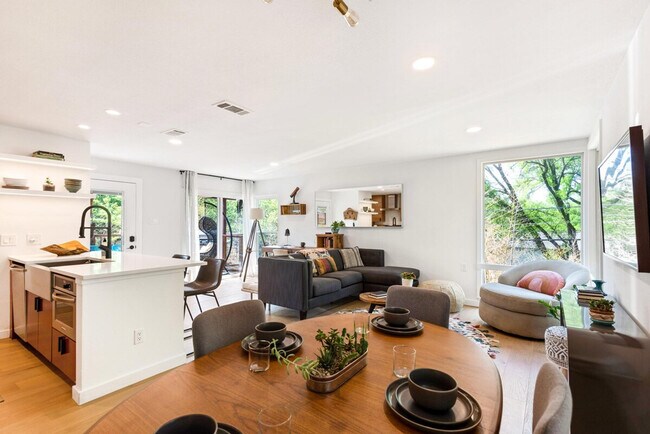 Foto del edificio - 2906 Westhill Dr