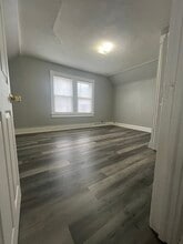 Building Photo - 124 7th St