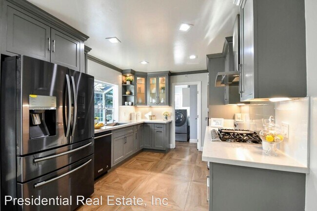 Building Photo - 3 br, 2.5 bath House - 908 Curtner Ave