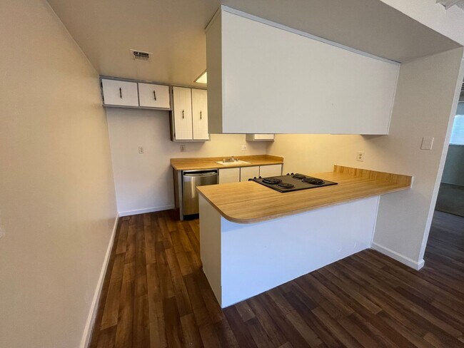 Building Photo - 5144-5146 Karm