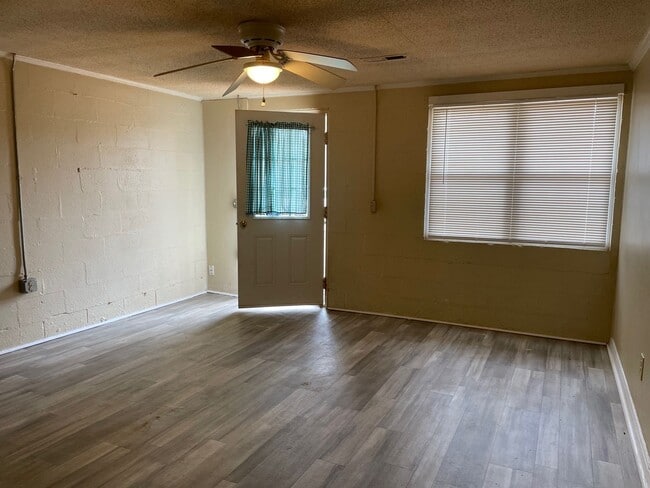 Building Photo - 1364