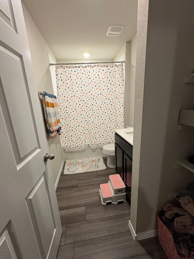 Building Photo - 4 bedrooms Home in Creekside Hills