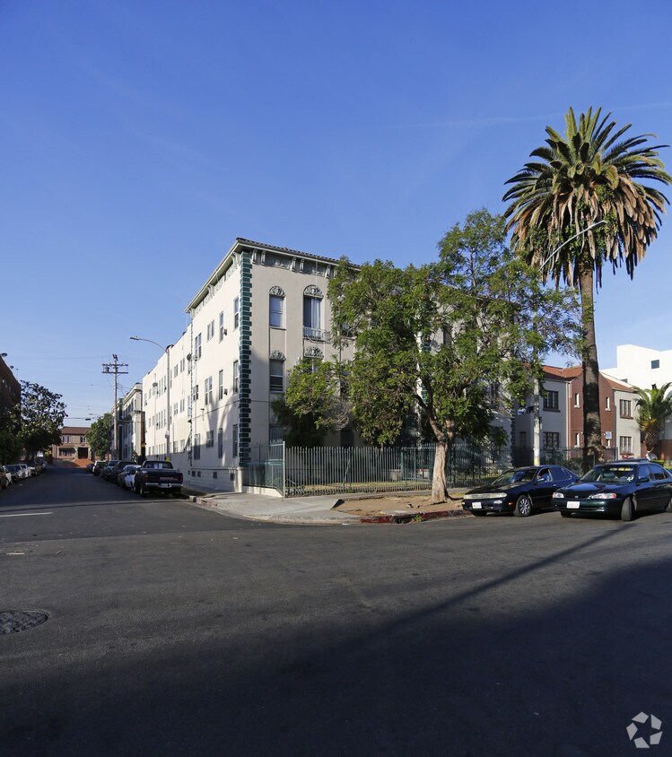 Primary Photo - Leeward Apartments