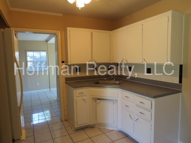 Building Photo - 3-Bed, 1-Bath in Rocky Point Village