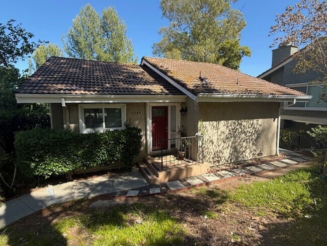 Foto del edificio - 5708 Camelia Ln