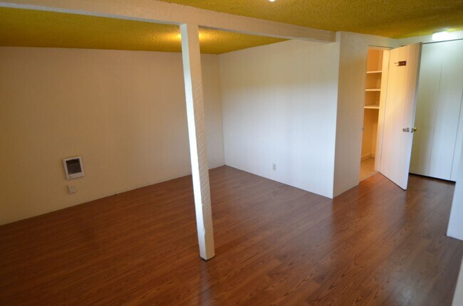Foto del edificio - 1140 Shorewood Dr
