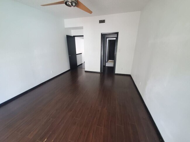 Foto del edificio - 120 Sunflower Ave