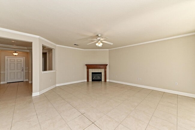 Building Photo - 200 San Saba Dr