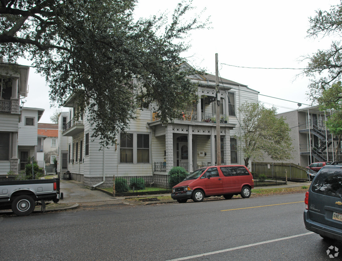 Building Photo - 1810 Prytania St