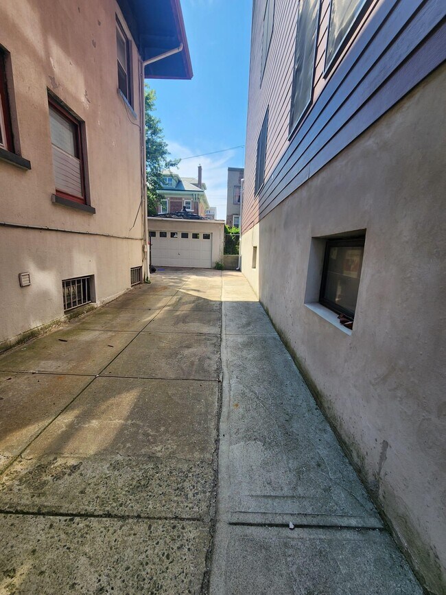 Foto del edificio - 205 Manhattan Ave
