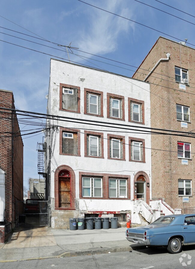 Building Photo - 865 E 217th St