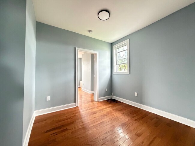 96 Seaview Ave 3L - 94 Seaview Ave