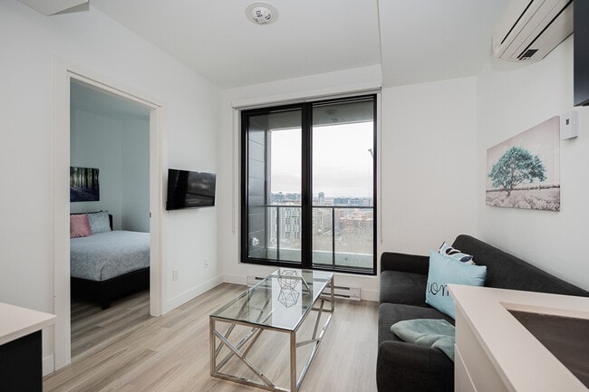 Building Photo - 4171 Rue de la Montagne