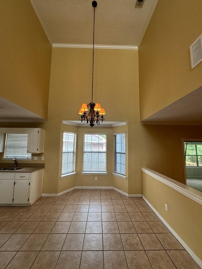 Building Photo - 924 Lawton Ct
