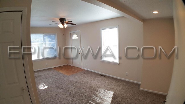 Building Photo - 1028 33rd St NE