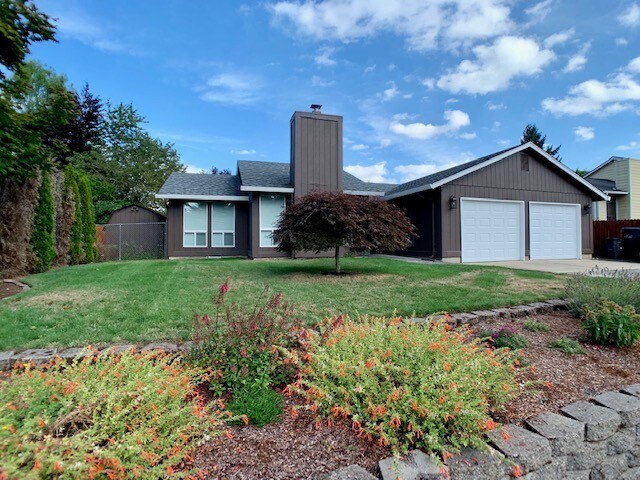 Building Photo - 3 Bedroom/2 Bath Ranch Style Home In Desir...