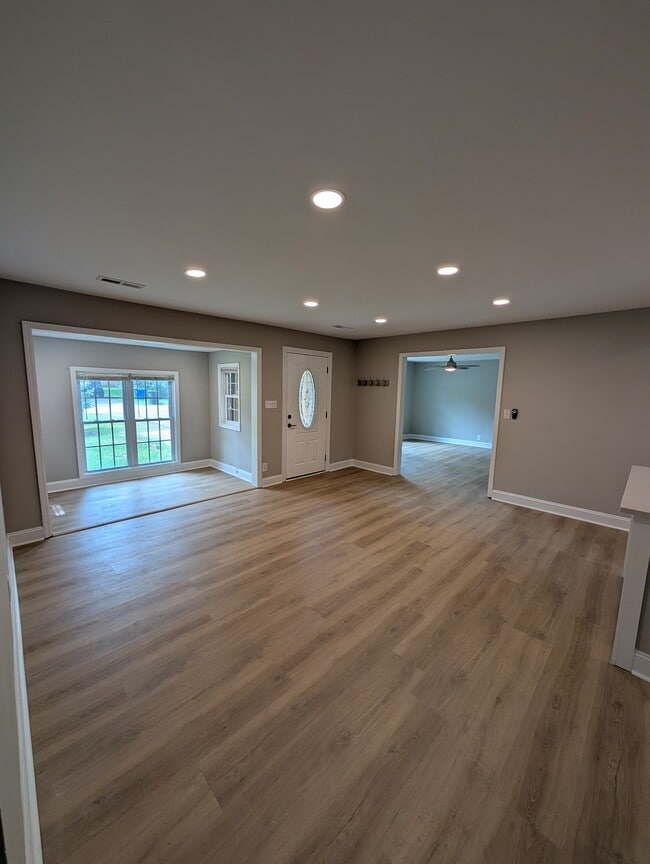 Building Photo - 834 Prince John Dr