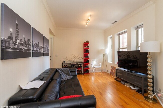 Foto del edificio - 5340 N Winthrop Ave