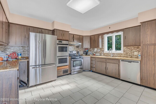 Foto del edificio - 872 Red Oaks Dr
