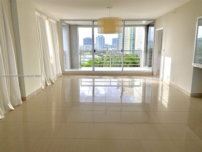 Foto del edificio - 1581 Brickell Ave