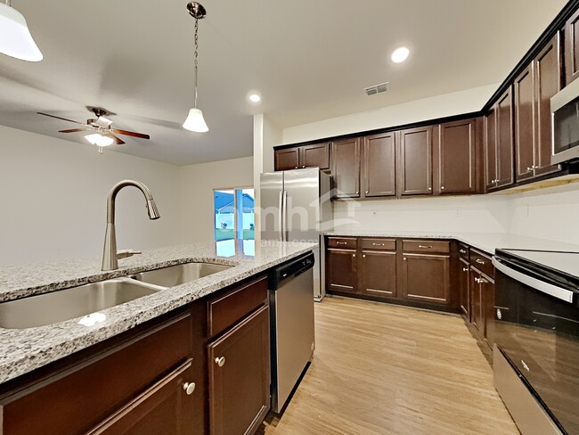 Foto del edificio - 450 Sandstone Drive