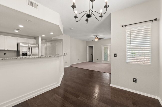 Foto del edificio - Upscale Condo | 3 Bed / 2 Bath | Garage | ...
