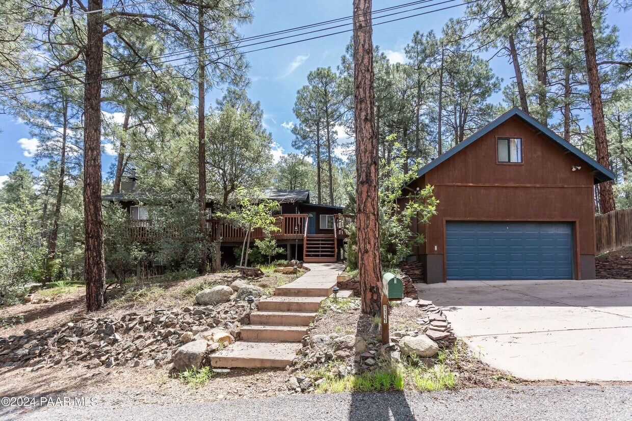 Primary Photo - 1111 Hill Dr
