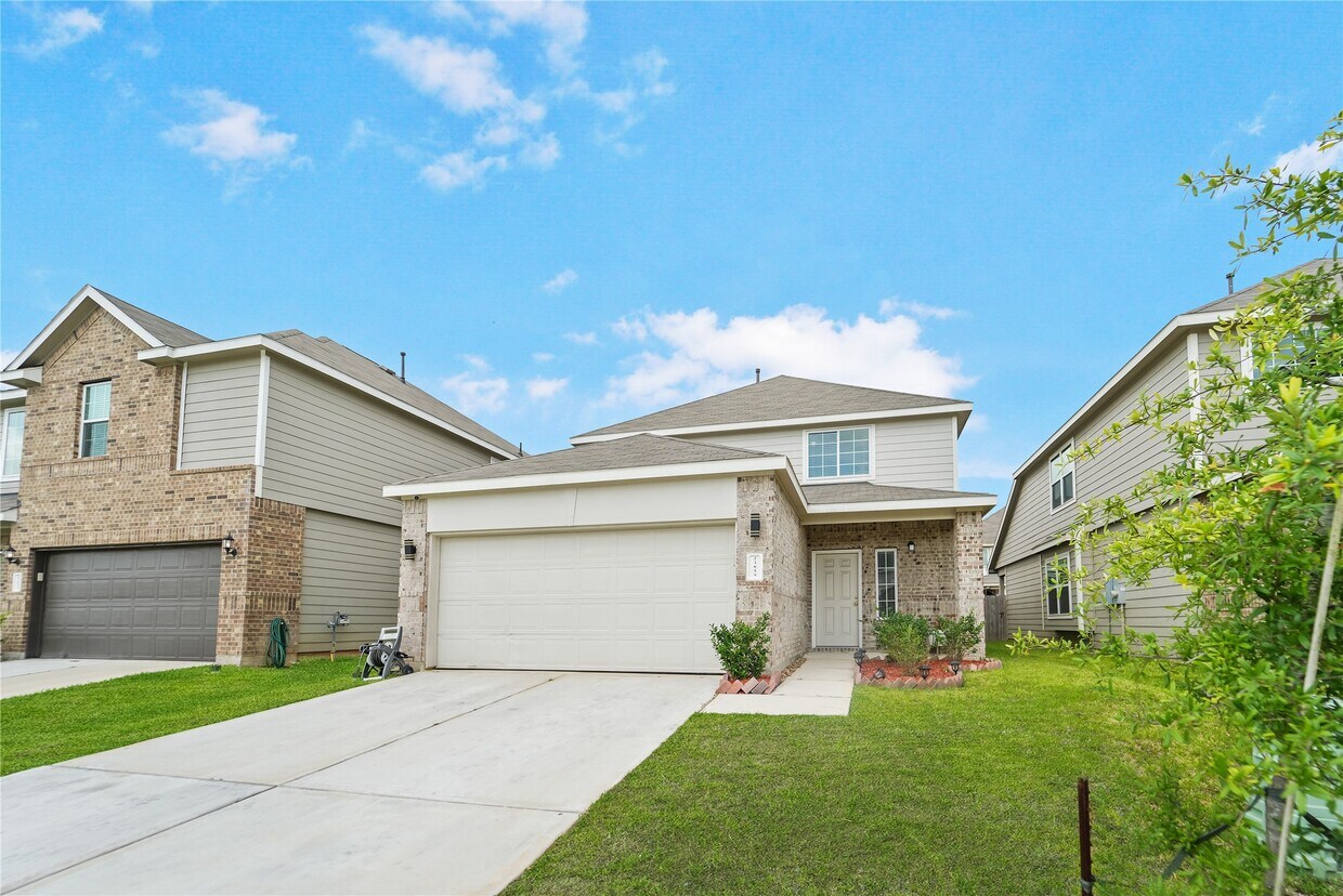 Foto principal - 23659 Goodfellow Dr