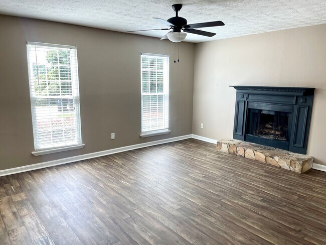 Building Photo - Welcome to this stylish and contemporary 2...