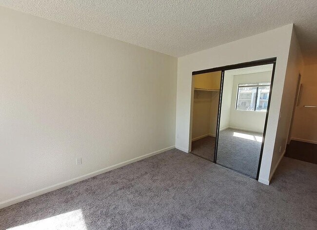 Foto del edificio - 10202 Black Mountain Rd