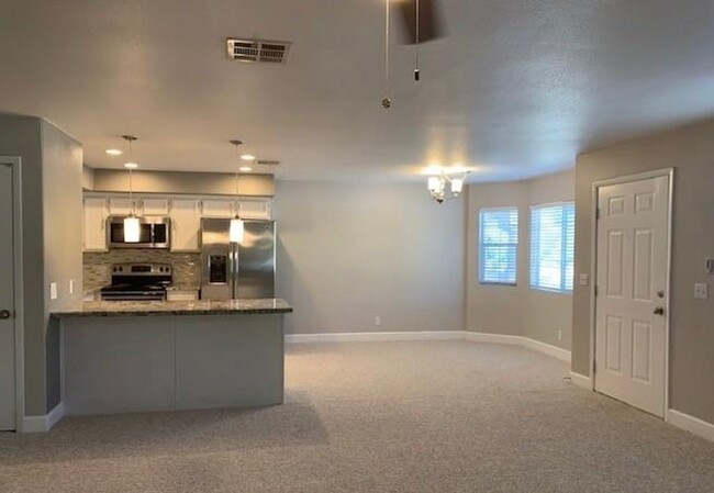 Foto del edificio - Stunning 2 Bedroom Condo At Rock Springs!