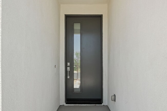 Building Photo - New Home in Gated Indian Palm Country Club