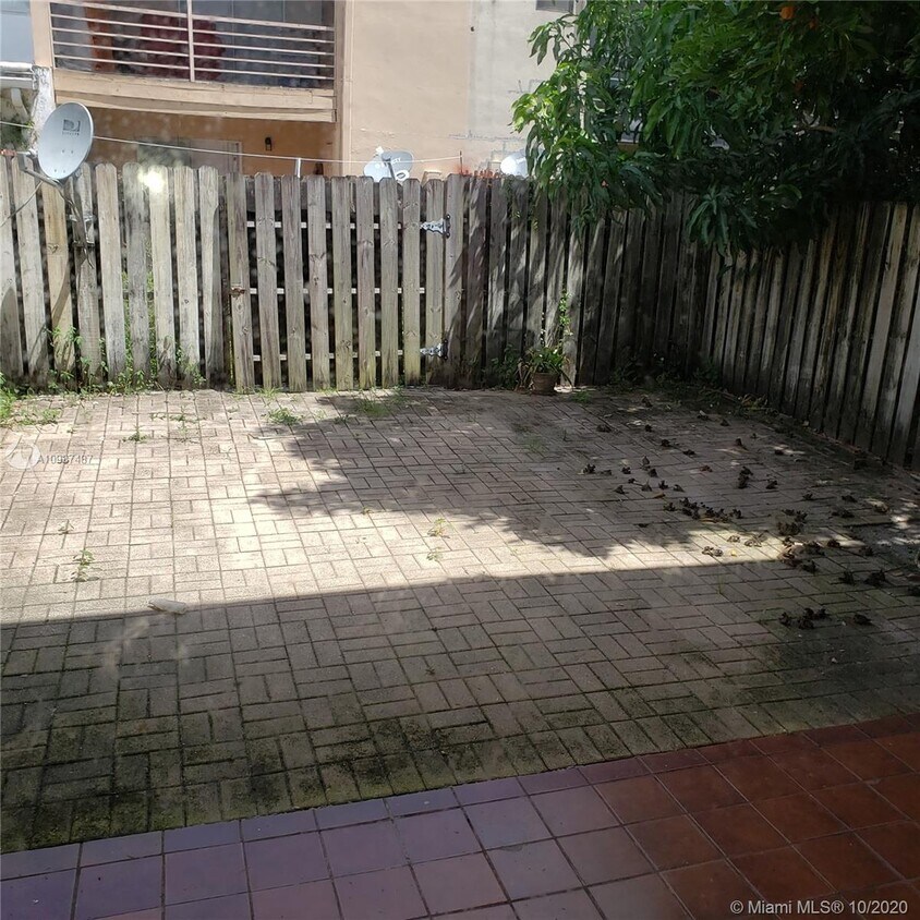 Foto principal - 5971 NW 24th Ct