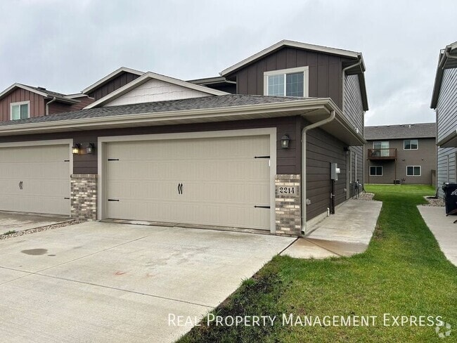 Building Photo - 3 Bed 1.5 Bath in West Sioux Falls