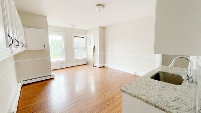 Building Photo - 394 Elm Street