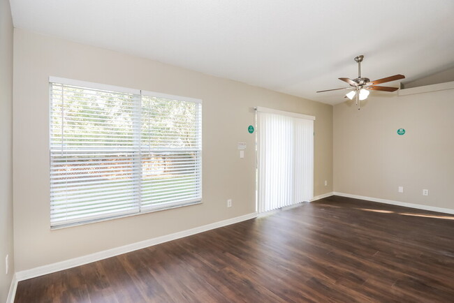 Building Photo - 12148 Woodglen Cir