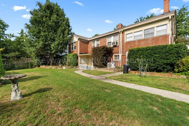 Building Photo - 1422 Heard Ave