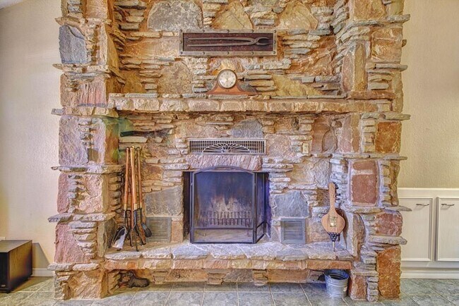 Building Photo - 10300 Old Manchaca Rd