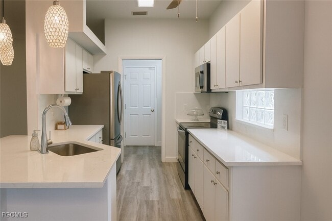 Building Photo - 10700 Aqua Surf Ct