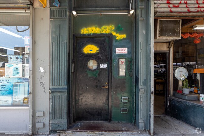 Entrada - 184 Bowery