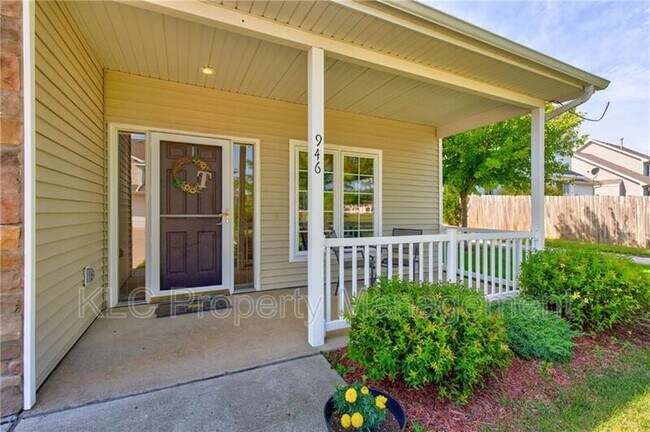 Foto del edificio - 946 Red Hawk Way SE