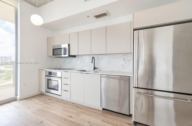 Foto del edificio - 3470 E Coast Ave