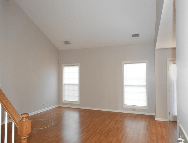 Building Photo - 5112 Middlesex Dr