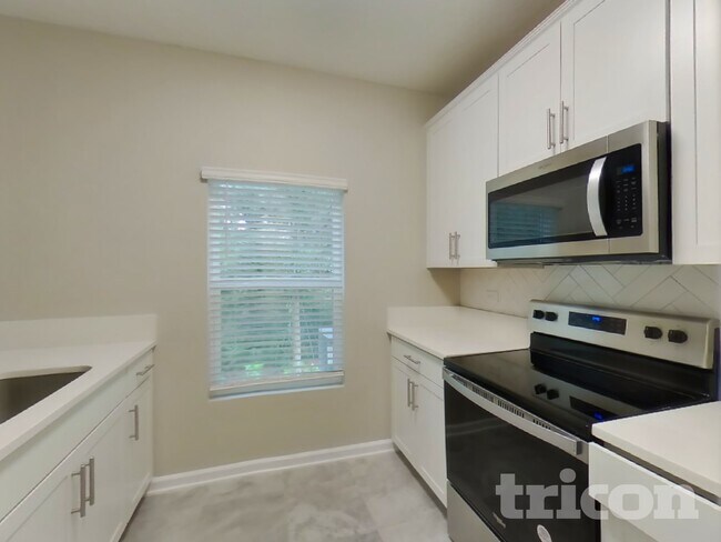 Foto del edificio - 2035 Dutton Island Oaks Wy