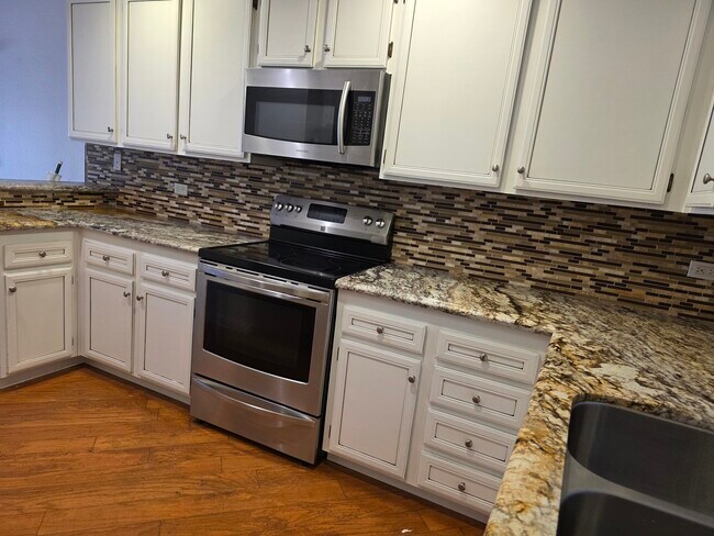 Building Photo - 917 Torrance St